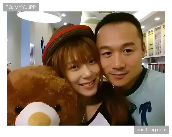 赵雅淇被拍到深夜现身私人会所,穿高定拎爱马仕,这排场比一线女星还狠 赵雅淇被拍到深夜现身私人会所,穿高定拎爱马仕,这排场比一线女星还狠